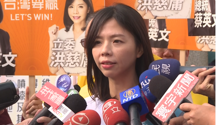 快新聞／洪慈庸收孩子鼓勵信超感動：「最大的動力，永遠是孩子的未來」