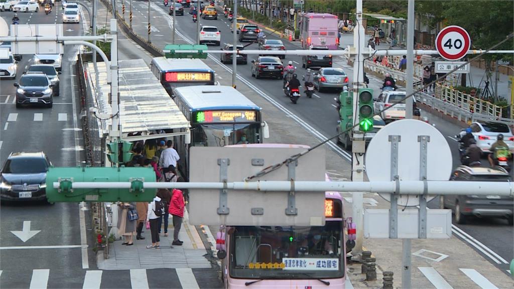 北市公車門夾傷人「4年增逾1.5倍」　　議員轟：防夾系統安裝慢