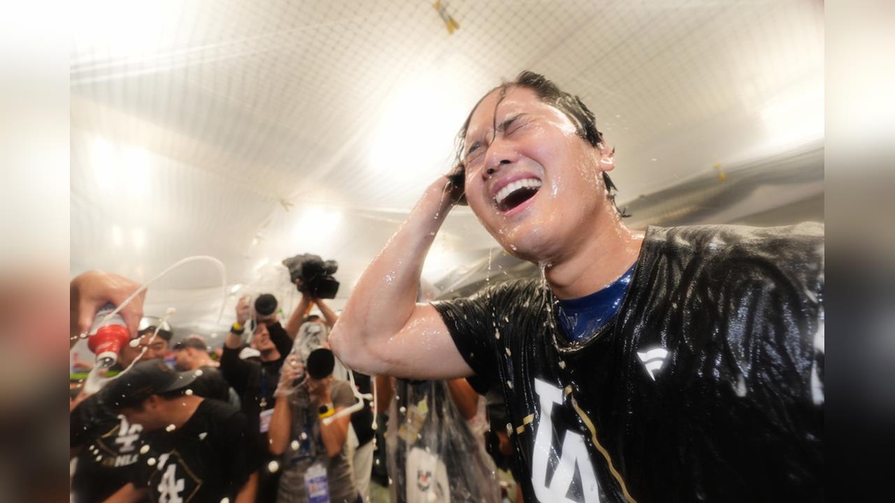 MLB(影)/大谷翔平全身濕透嗨洗晉級香檳浴!盛讚佐佐木朗希投球可靠令人安心