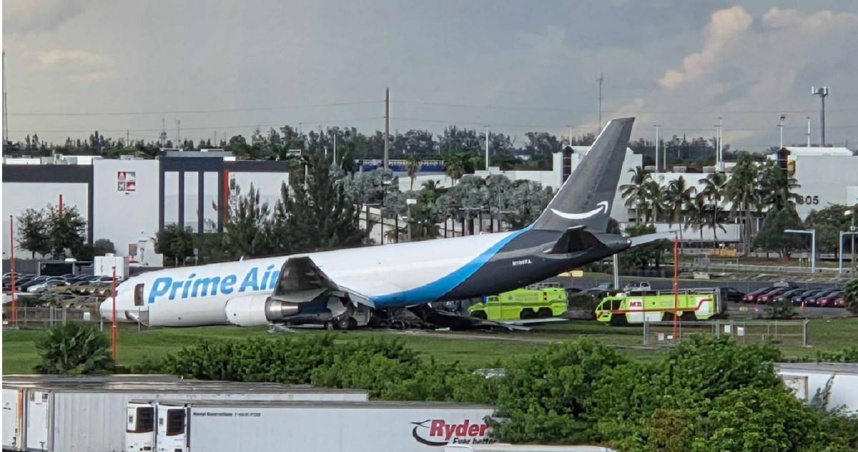 邁阿密機場爆飛安事故！亞馬遜貨機衝出跑道　撞多輛汽車起火釀5死5傷