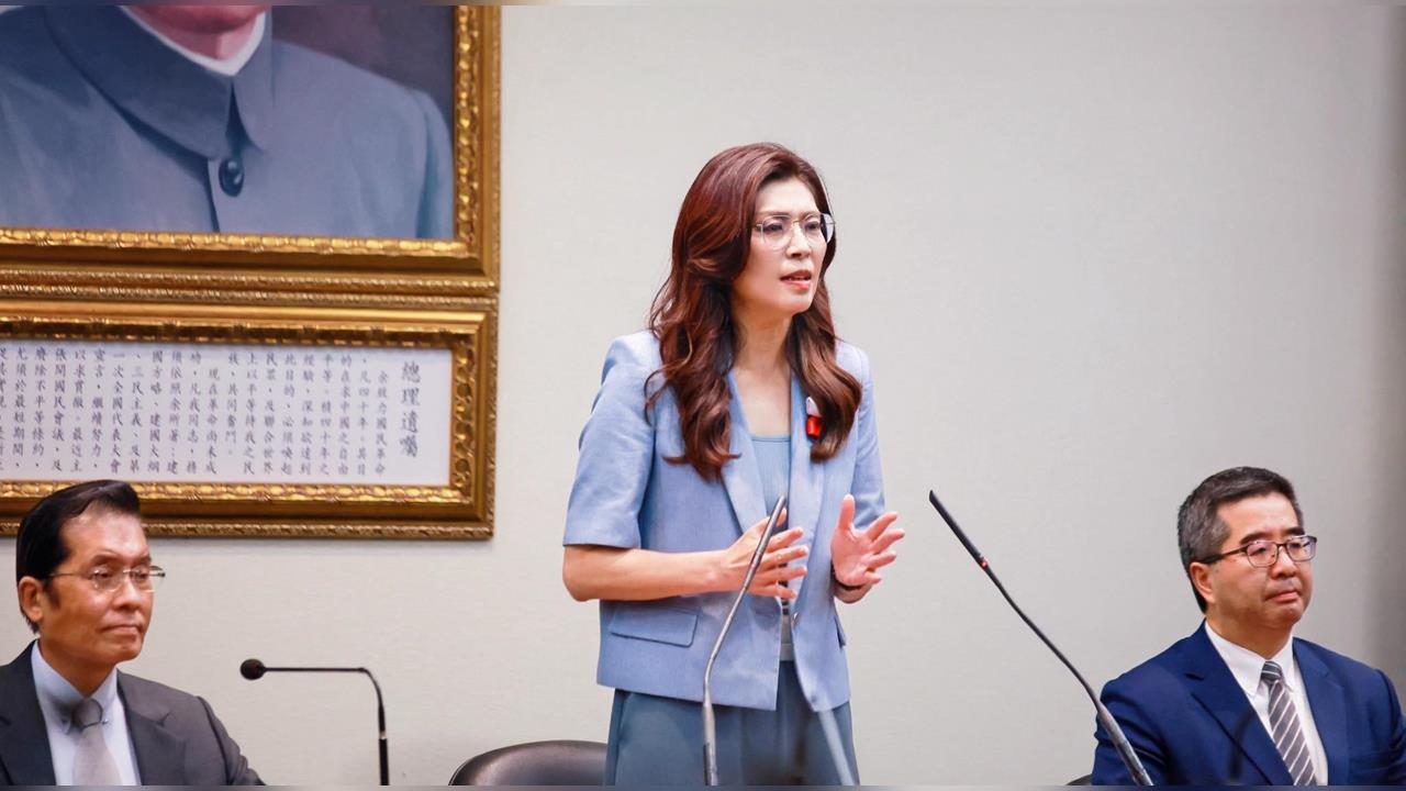 快新聞／鄭麗文唱和北京吹捧「一中」！作家狠酸：國民黨放棄中華民國了？