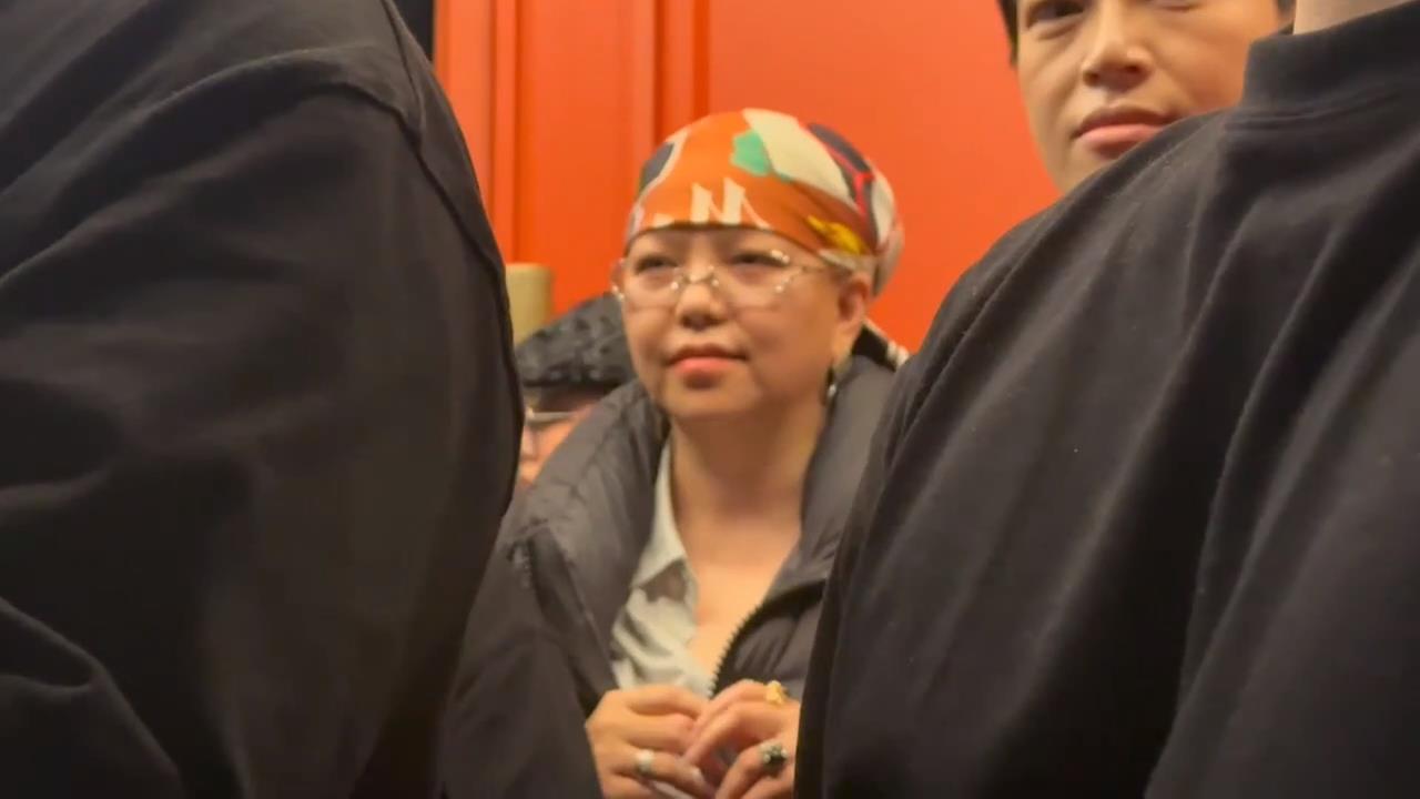 張惠妹出席男友酒吧開幕「炸寒單祈福」　台東炸寒單意外1人傷