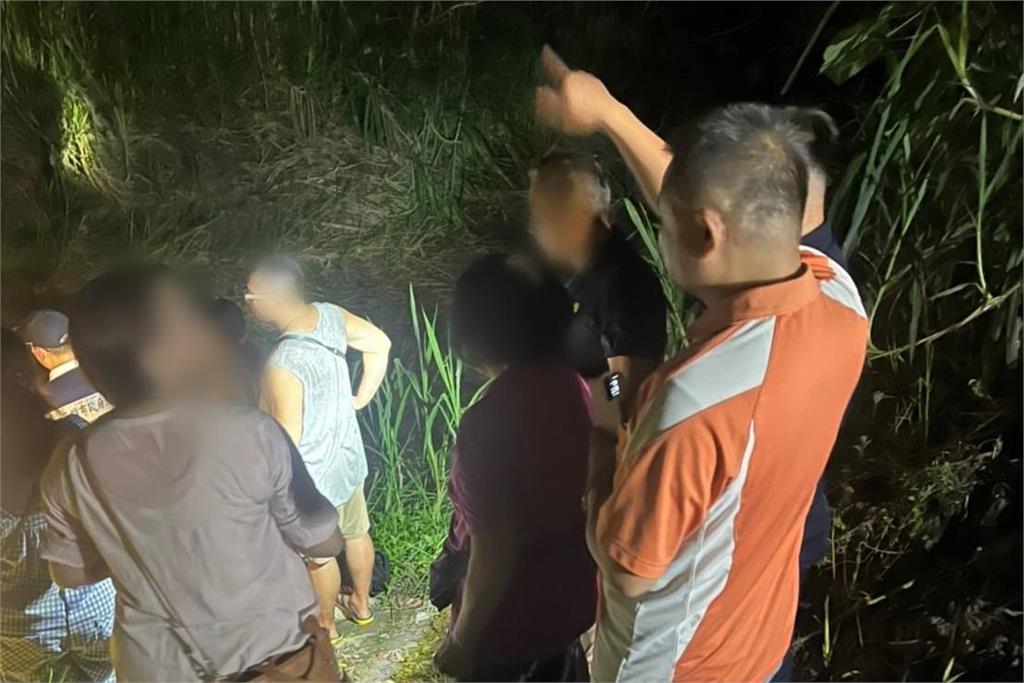 快新聞／高雄田寮1婦人疑失足落水遭沖走　警消全力搜救中