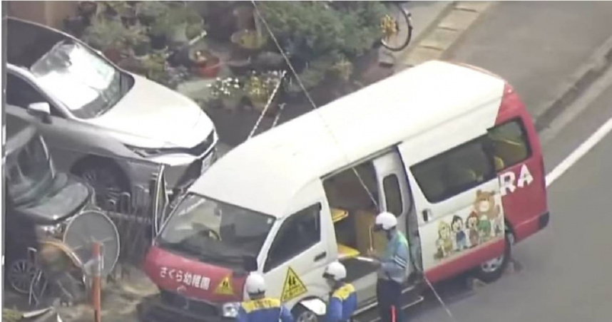 娃娃車衝撞民宅　40多歲駕駛當場死亡！10人送醫