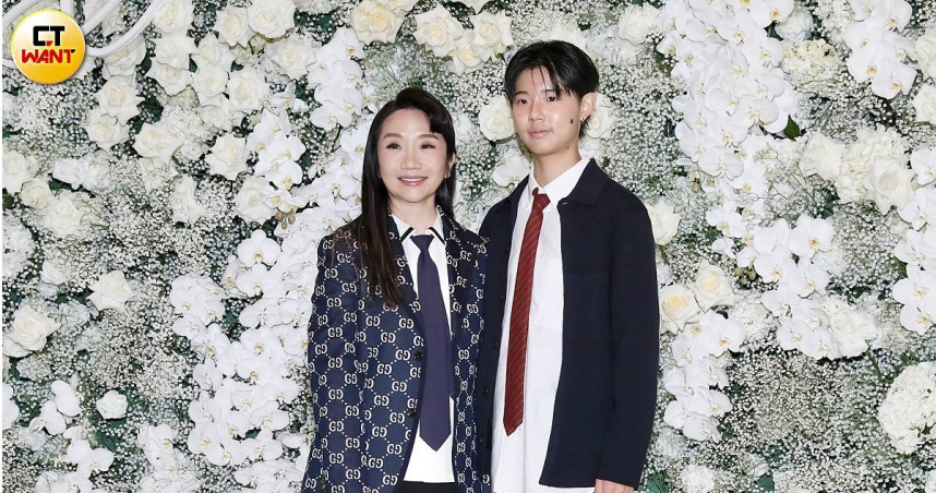 李靚蕾低胸禮服「飄」進邱澤許瑋甯婚禮　吳姍儒稱「21世紀以來沒看過這麼好看的新人」