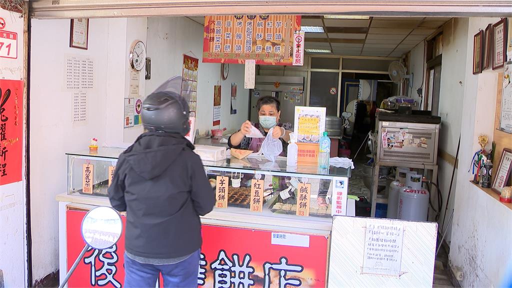 銅板價燒餅店節省人力成本　老闆從備料到出爐一手包辦