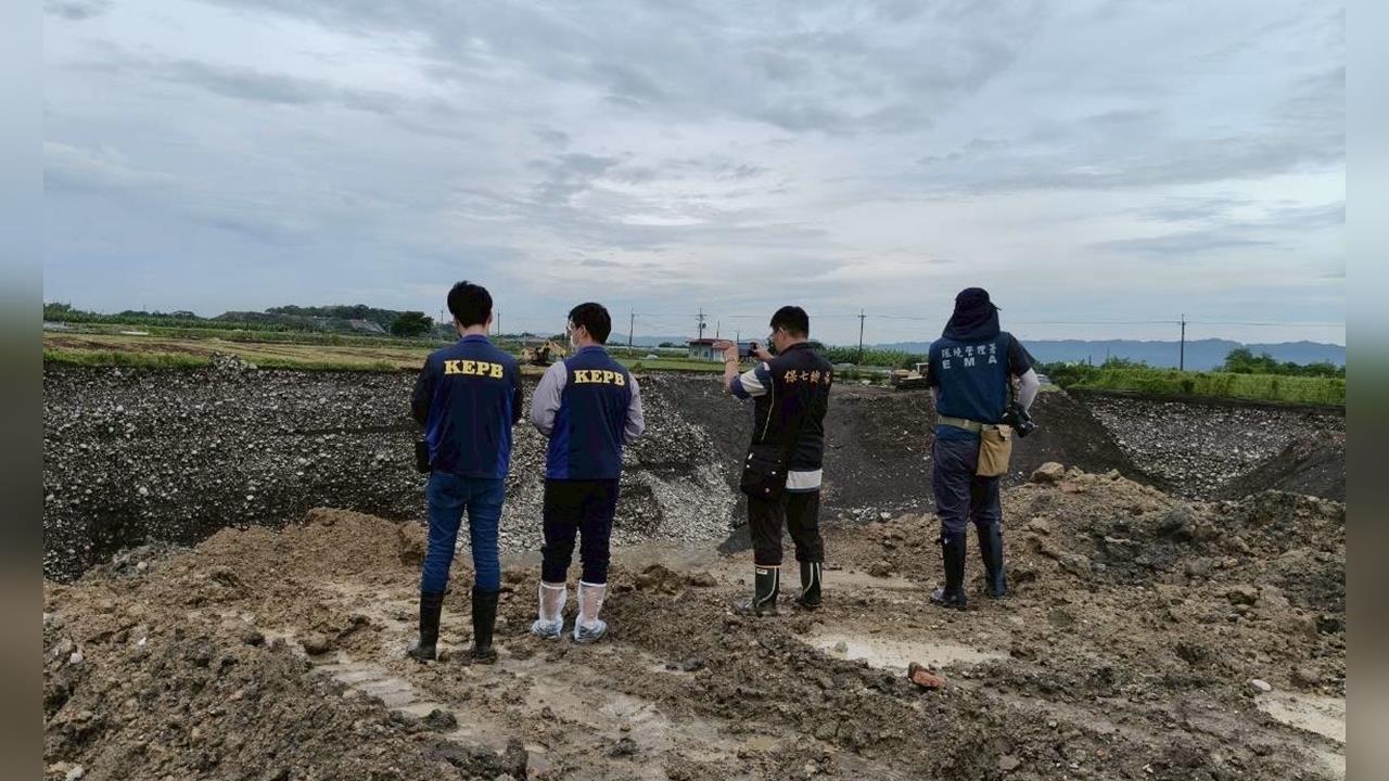 快新聞/美濃農地坑洞案 高市經發局:會同檢調嚴查嚴辦、絕不寬貸