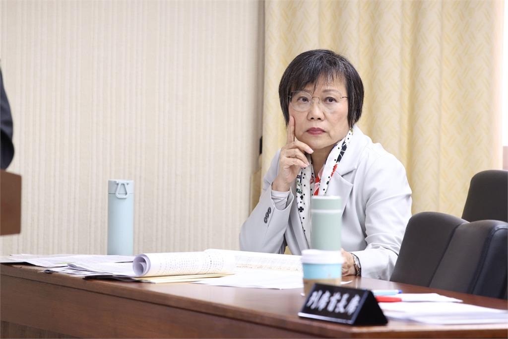 中配怨「寫繁體好煩」盼統一　劉世芳重砲回嗆這句話