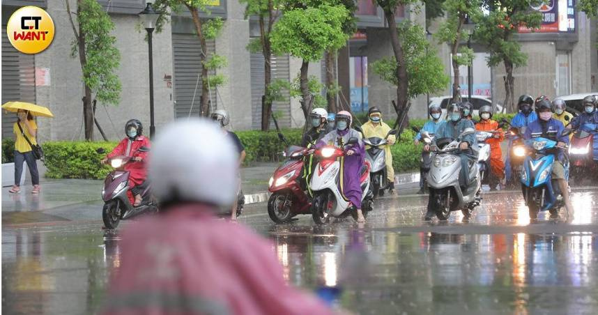 下周天氣「晴雨更迭」　週三晚起恐「雷雨襲擊全台」