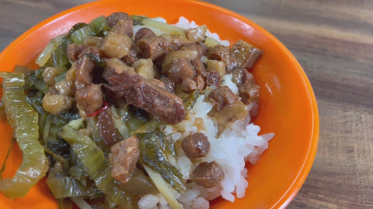 豬瘟衝擊三重知名滷肉飯改用''素肉'' 顧客不滿:味道差太多