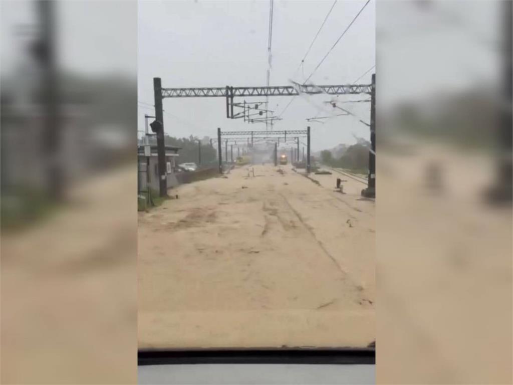 快新聞／火車變潛水艇？雲林林內站遭淹　台鐵斗六至二水全線停擺
