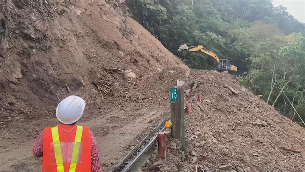 太平山公路坍方搶通　170名受困民眾下山