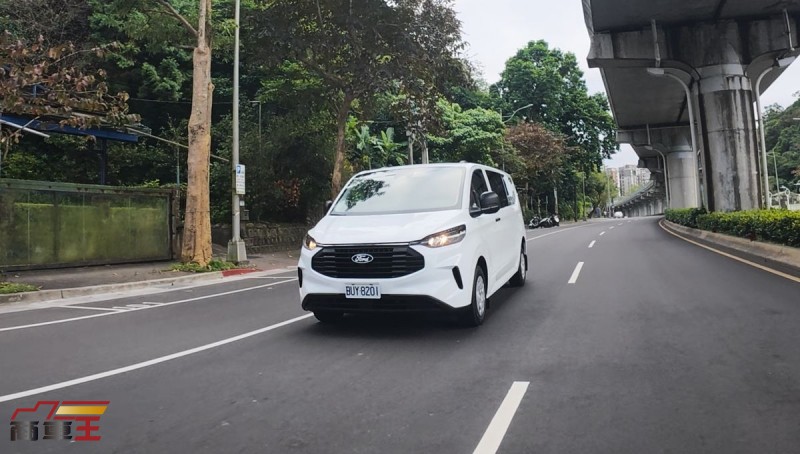 真客貨兩用六座小客車！全新世代 Ford Tourneo Custom Kombi Trend 六座 試駕