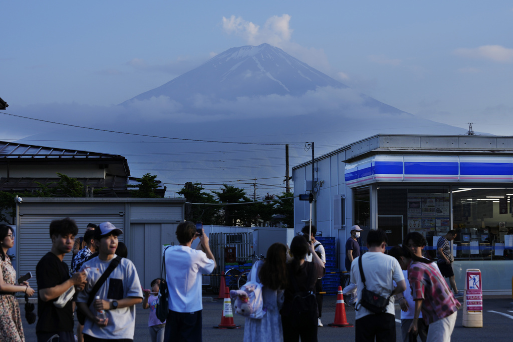 富士山超商8月因防颱撤黑幕　亂象又重演！改設柵欄盼兩全其美