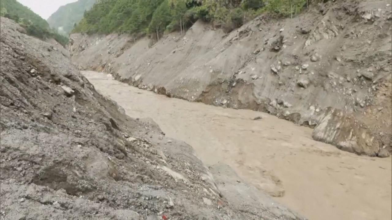 尼泊爾山洪隧道逾600人失聯　救難隊直升機抵達