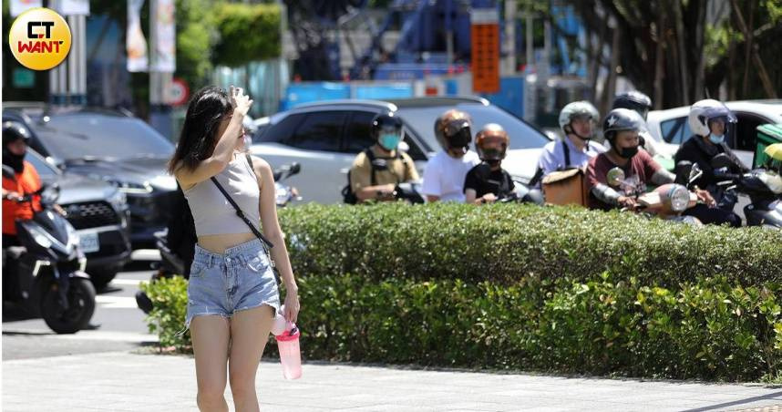 高溫假有譜！逾35度天數暴增　《氣象法》11月提修正草案「依法停班課」