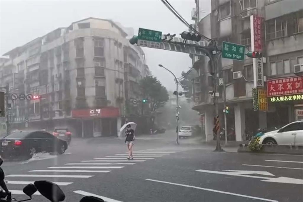 快新聞／掃到輕颱「谷超」颱風尾　滯留鋒徘徊影響雨炸3縣市