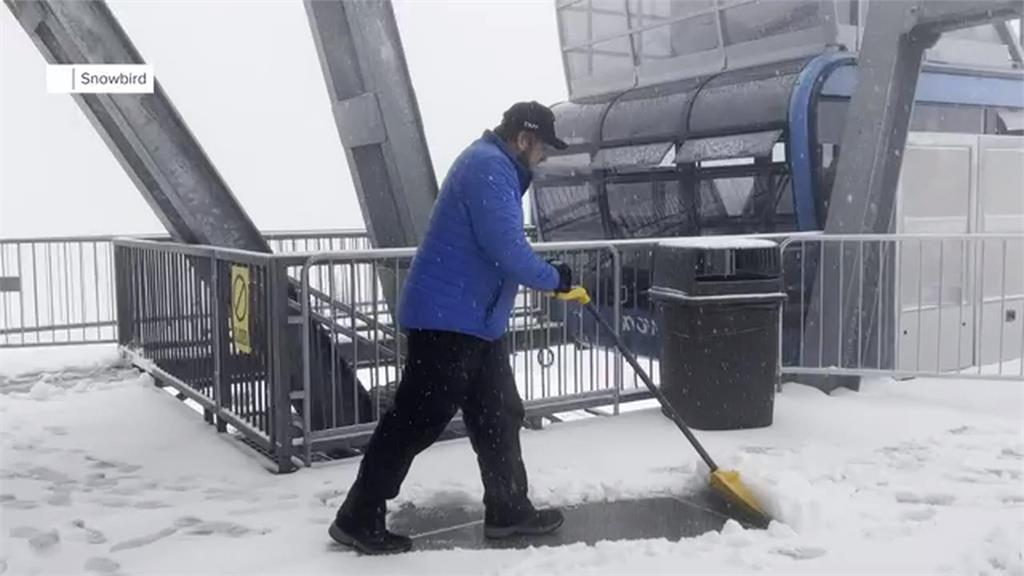 才入秋就下起初雪　美國民眾興奮湧入猶他州追雪