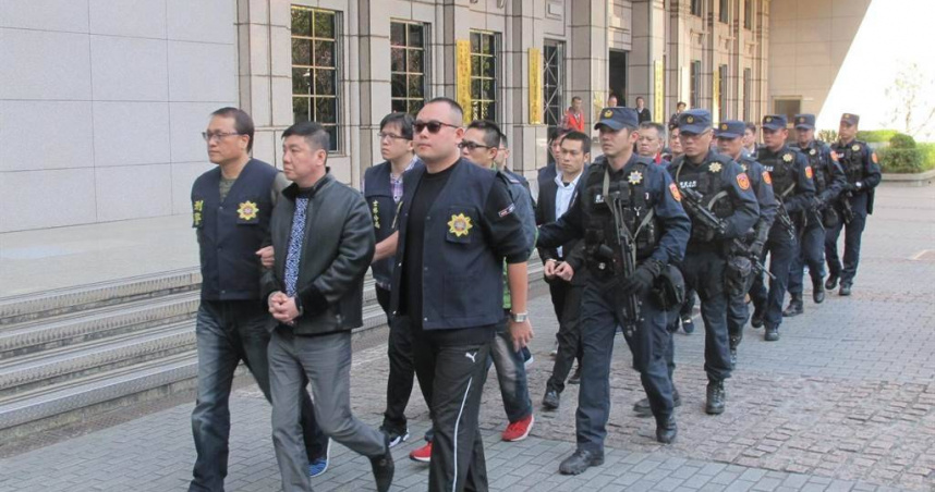 檢警拂曉出擊！疑小弟涉經營賭博網站　天道盟鐵霸等20多人被逮