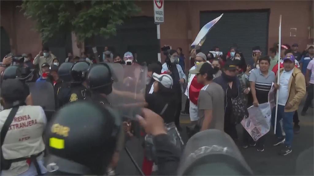 秘魯街頭警民混戰！　博魯阿特：盼提早至2024大選