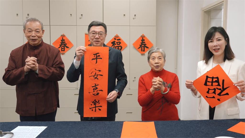 邀政院書法職人寫春聯　卓揆介紹蛇年賀卡藏巧思