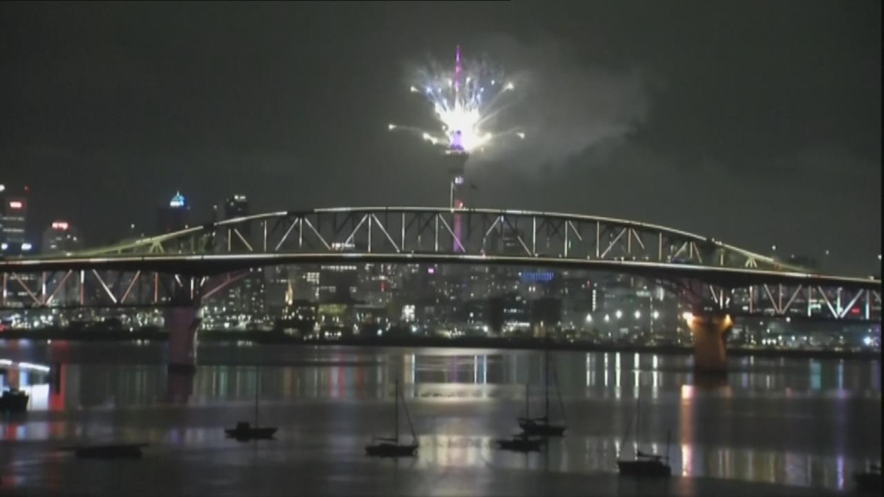 全球最早跨年煙火秀! 紐西蘭天空塔絢爛煙火邁入2026