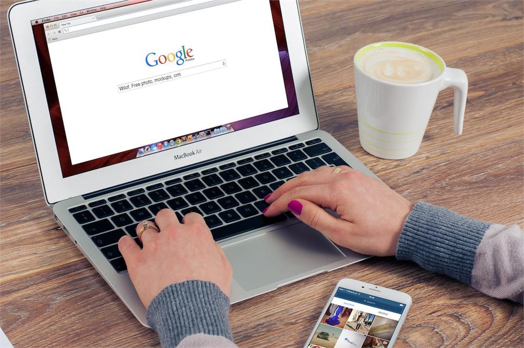  Google爬文都看PTT、Dcard評論？搜尋點「1按鈕」全是網友看法