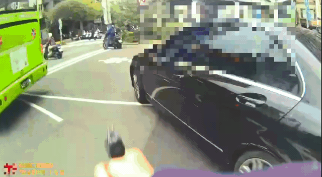 快新聞/好蠢!警察面前「喪屍菸彈掉出來」 毒蟲猛踩油門落跑遭開2槍