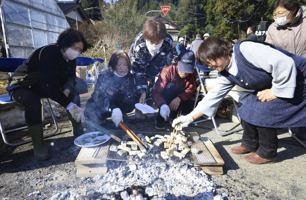 石川強震！能登半島多條聯外道路全斷　岸田指示活用空運、海運全力援助