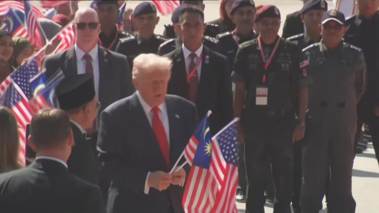川普出席大馬東協峰會 大馬總理安華親迎 川普大跳招牌舞步