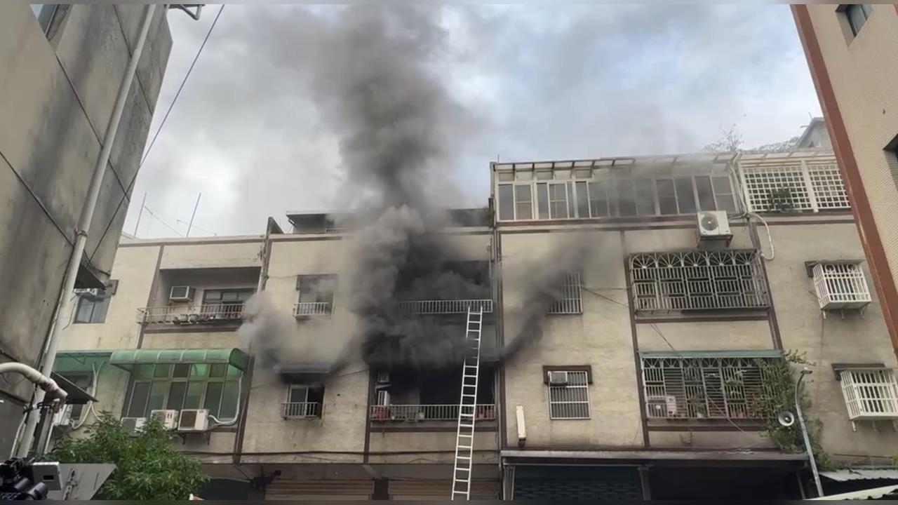 快新聞／新莊化成路民宅清晨火警！巷內濃煙竄天　幸無人受傷