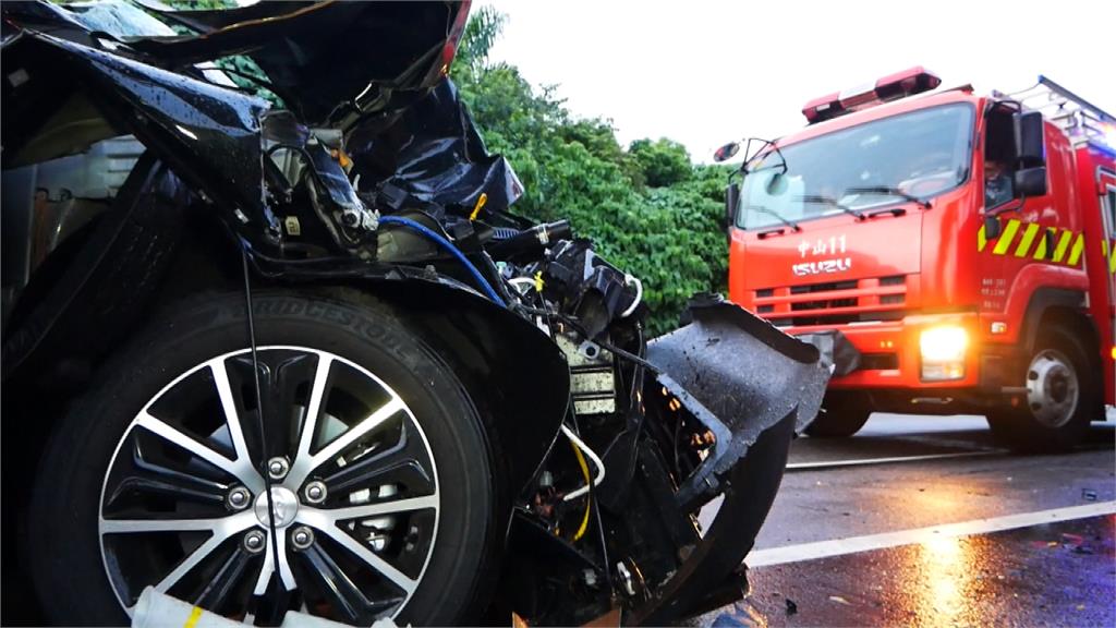 死亡車禍！ 中市休旅車撞砂石車 駕駛不幸身亡