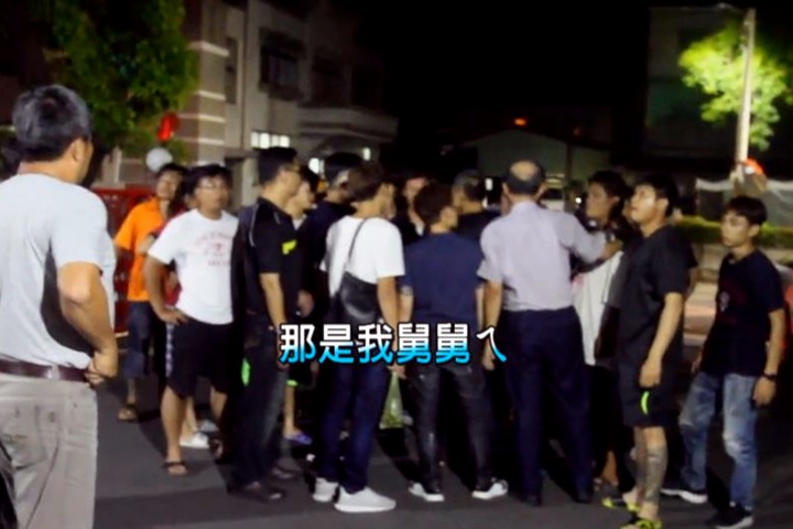 群情激憤！ 壯男遭打死 親友怒圍警局爆衝突