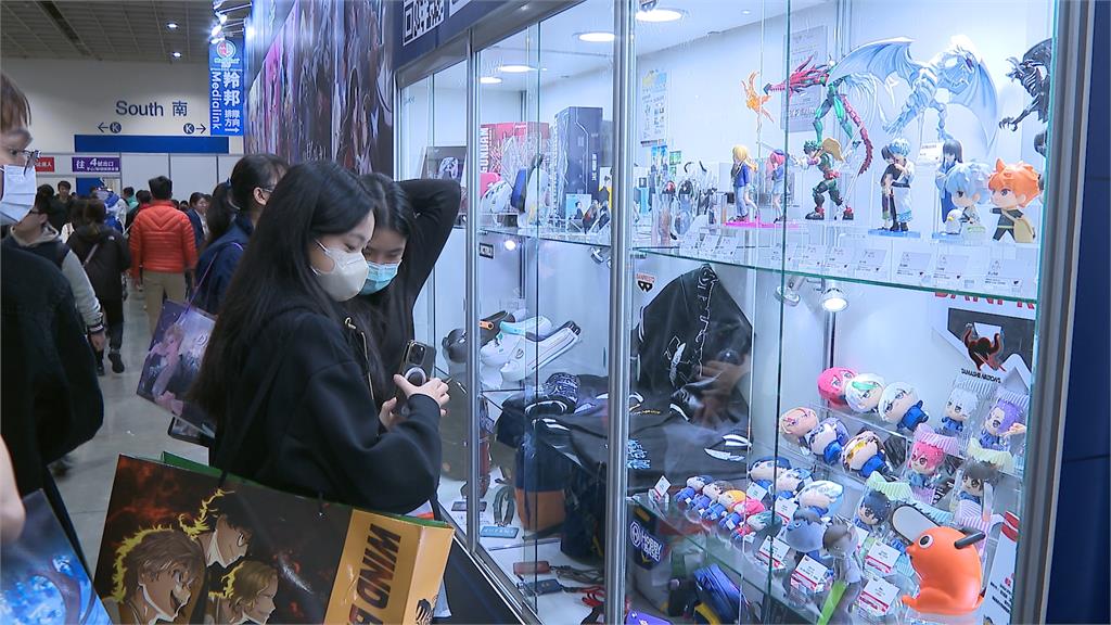 國際動漫節漫迷買爆周邊！　場外疑現不法集團強迫推銷盜版