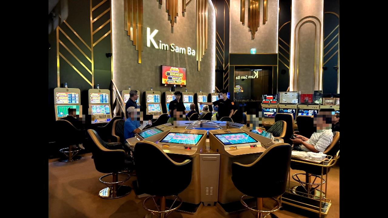 豪華電子遊藝場暗藏密室　涉經營職業賭場逮50賭客