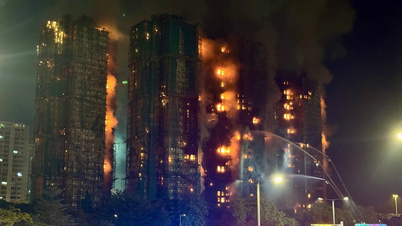 香港大火/宏福苑惡火已奪44命!29秒「起火瞬間」畫面曝…路人喊:怎沒有警報