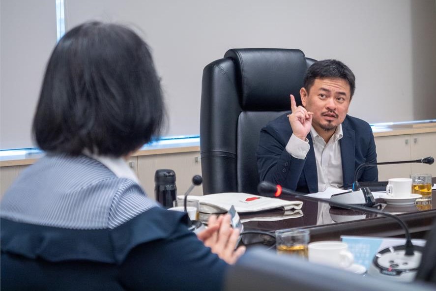 快新聞／不用加班了！勞動部晚間宣布　週末業務會議改至「這時間」舉行
