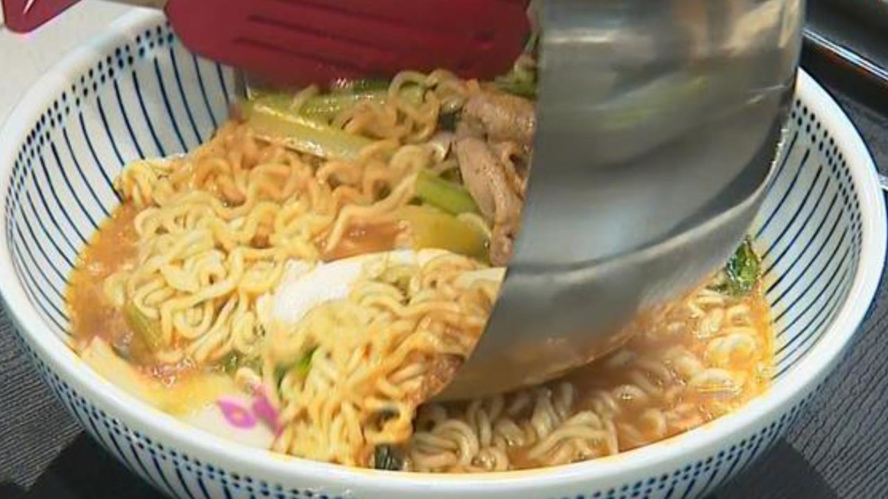 「煮泡麵加蛋」被男友飆罵公主病！網歪樓「曬圖揪1點」：那有皇太后病