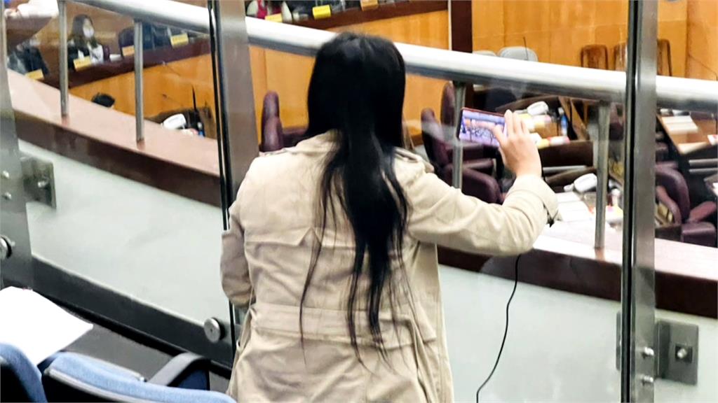 「平鎮林志玲」直播質詢　怨「看不下去」惹怒議員
