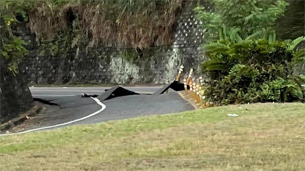 台東池上規模6.8地震！<em>花蓮</em>東里路面崩壞「M字拱起」驚險畫面曝