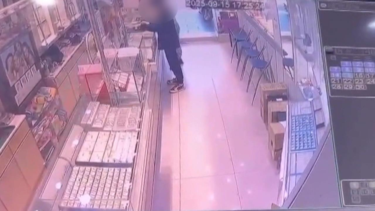 染壞習慣欠債！１７歲少年搶銀樓７０萬金飾　警查出共４嫌合謀犯案