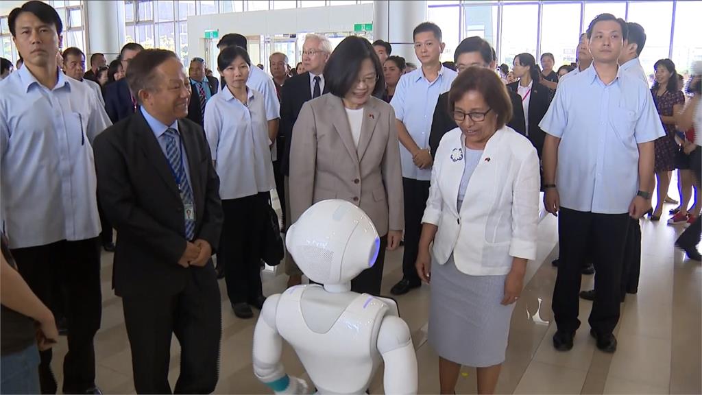 視察AI產業發展 蔡英文帶馬紹爾總統訪南科