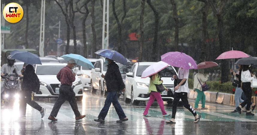 中南部豪雨狂炸！下週一又變天　高溫飆36度「悶熱回歸」