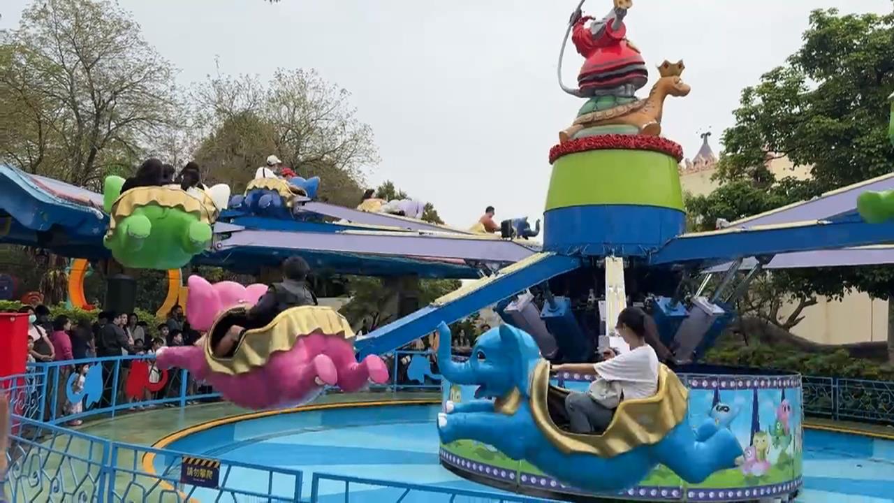 連假湧出遊潮! 台中樂園12歲以下免費 國際動漫節現人龍