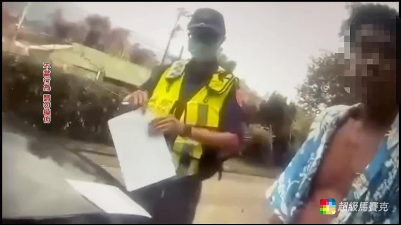 這泡尿被罰慘了! 脫序男朝警車撒尿判罰6千元