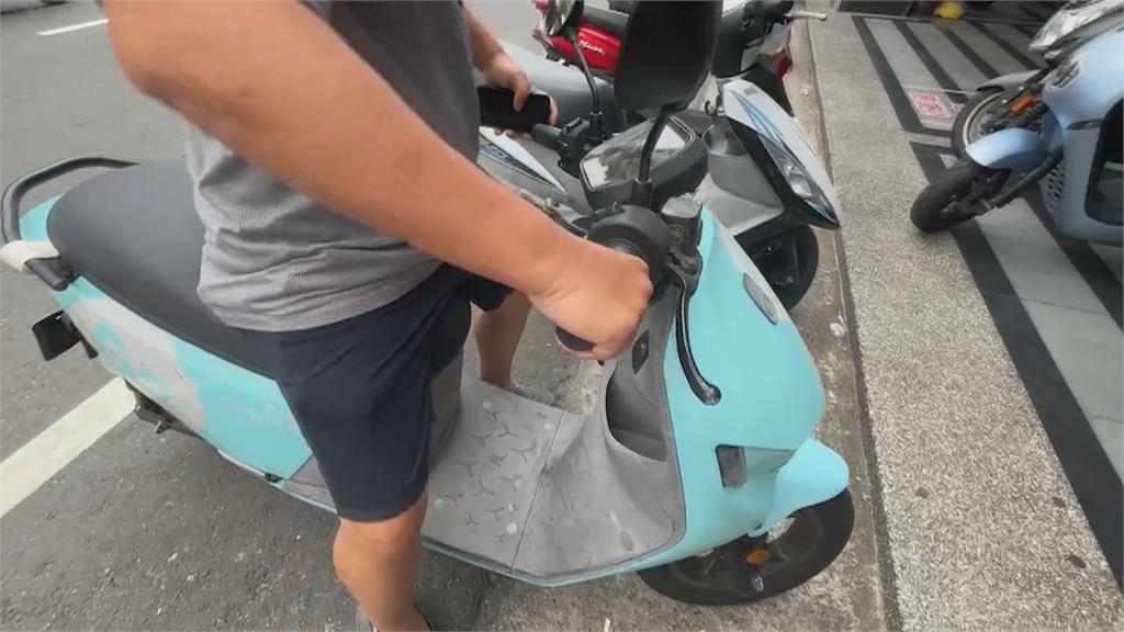 妹子「誤鎖車廂」求助路人慘碰壁！網指「1關鍵」：借手機=借銀行帳戶