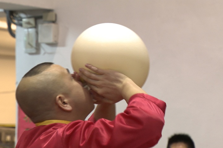 麵糰也能吹氣球？世界紀錄保持人神技驚人