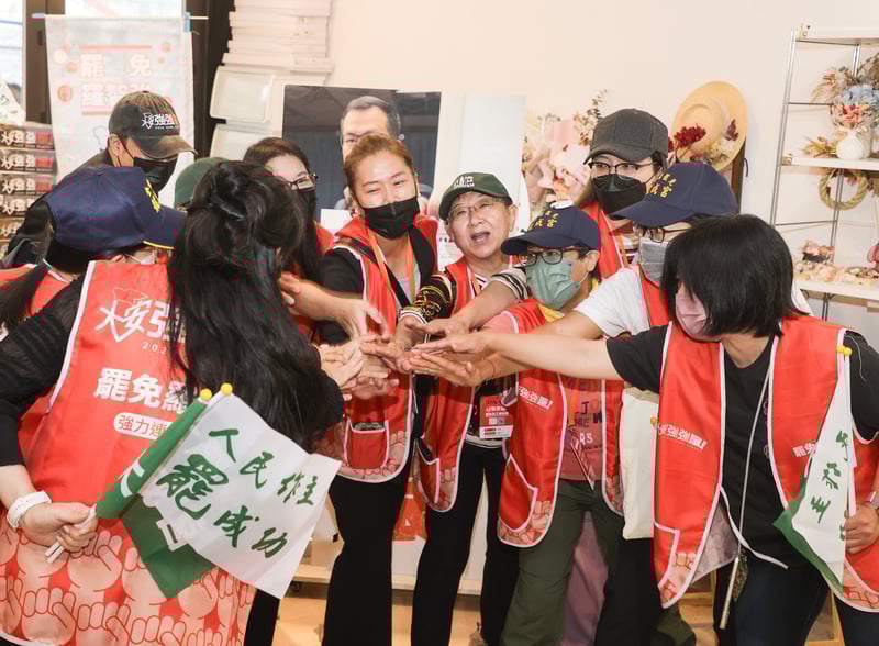 逾門檻156%二階遭標！羅智強啟動百場街講　馮光遠酸：祝他賣書賺得盆滿缽滿