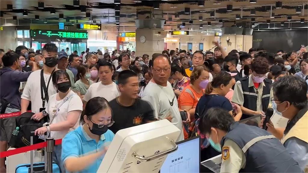 澎湖機場關2天　清晨大排長龍湧候補人潮