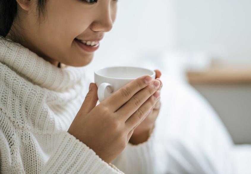 天冷為何要喝溫開水！專家解密保暖祕訣　冬天喝水別超過「這溫度」